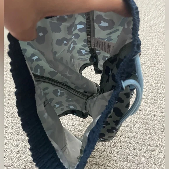 Cotton On Kids green and blue leopard swim trunks - 3T - Picture 3 of 5